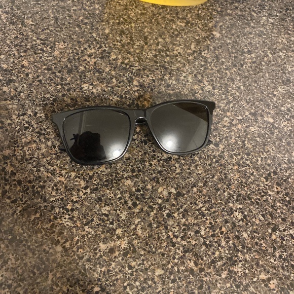 Gucci sunglasses - Picture 1 of 3
